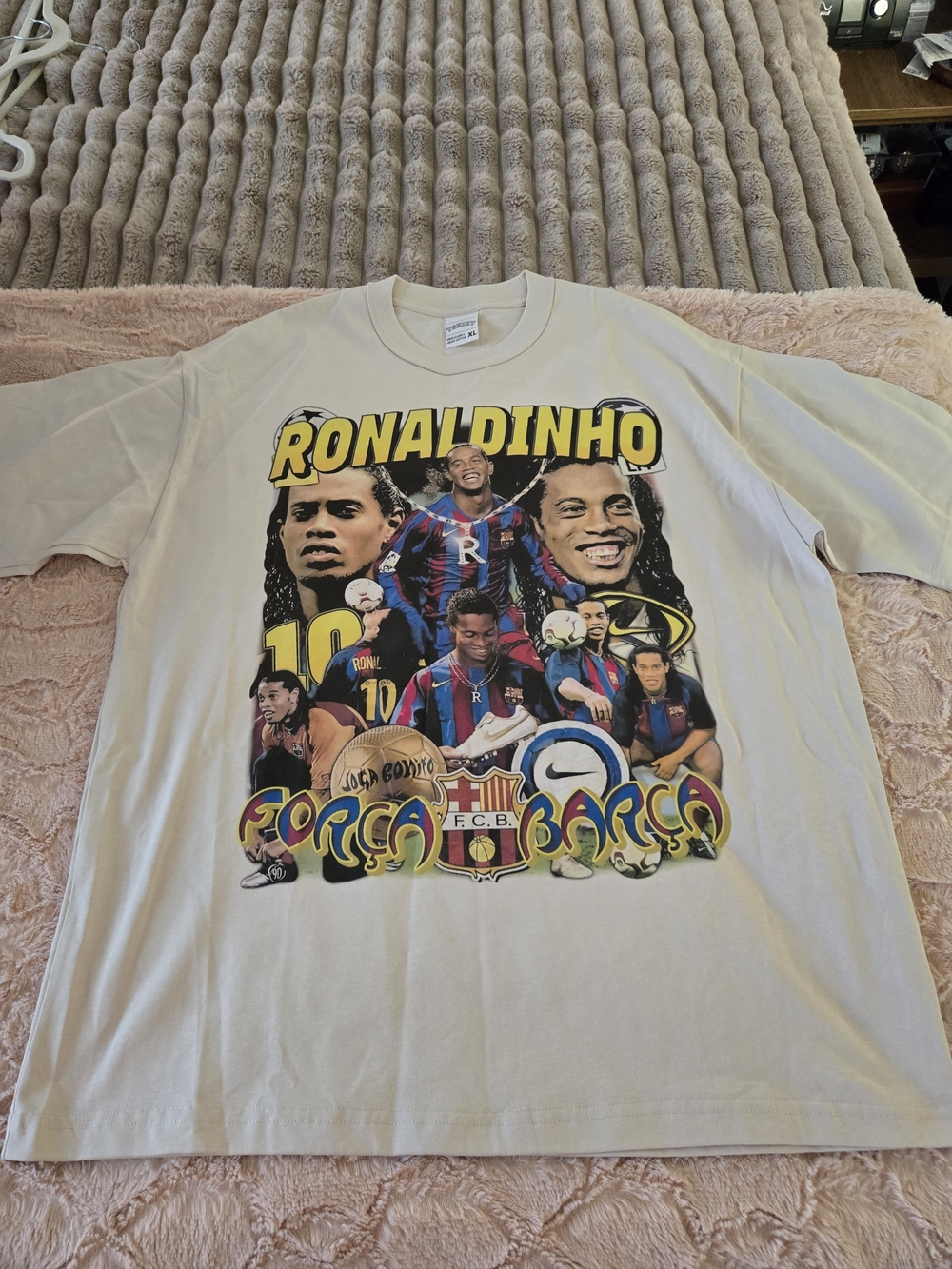 Ronaldinho Graphic Tee - Cream Soccer Fan Shirt Rare Nike Barcalona XL